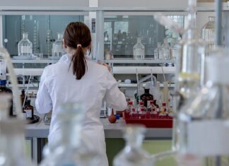 Do jakiego lekarza z uszkodzeniem nerwu?