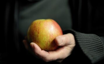 Czy witaminą A można smarować twarz?